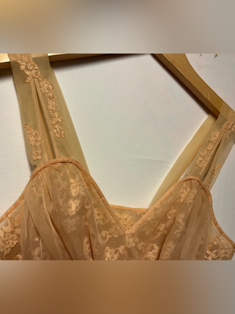 Vintage Vanity Fair 32 Champagne Nylon Lace Peignoir Nightgown Chemise Sheer - Picture 10 of 12
